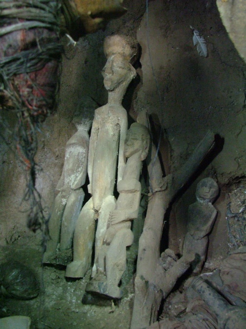 Fünf Jahre alte Skulpturen von Sonkiélè