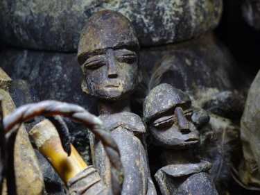 Altarfiguren bei Kièpe, mindestens 40 Jahre alt Altarfiguren bei Kièpe, mindestens 40 Jahre alt