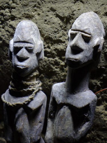 30 Jahre altes, doppelgesichtiges Figurenpaar am 11.12.2019 30 Jahre altes, doppelgesichtiges Figurenpaar am 11.12.2019