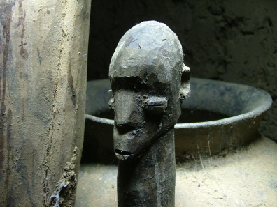 Zwei Jahre alte Skulptur von Liédoté